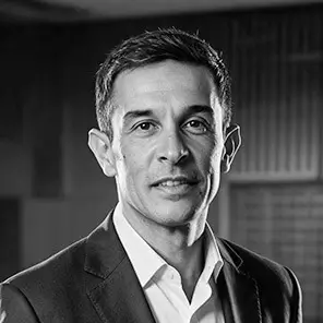 Fotografia corporativa em preto e branco de Iara Dias, Sócio Diretoro da Value Avaliações