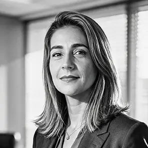 Fotografia corporativa em preto e branco de Aline Almeida, Sócia Diretora da Value Negócios
