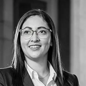 Fotografia corporativa em preto e branco de Angela Lopes, Sócia Diretora da Value Negócios
