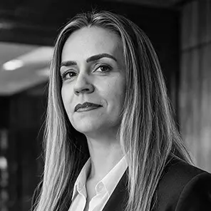 Fotografia corporativa em preto e branco de Lilian Amaranto, Sócia Diretora da Value Negócios