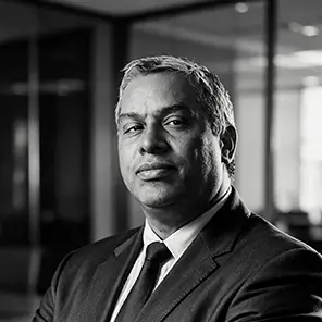 Fotografia corporativa em preto e branco de Ronei Carvalho, Sócio Diretor da Value Negócios